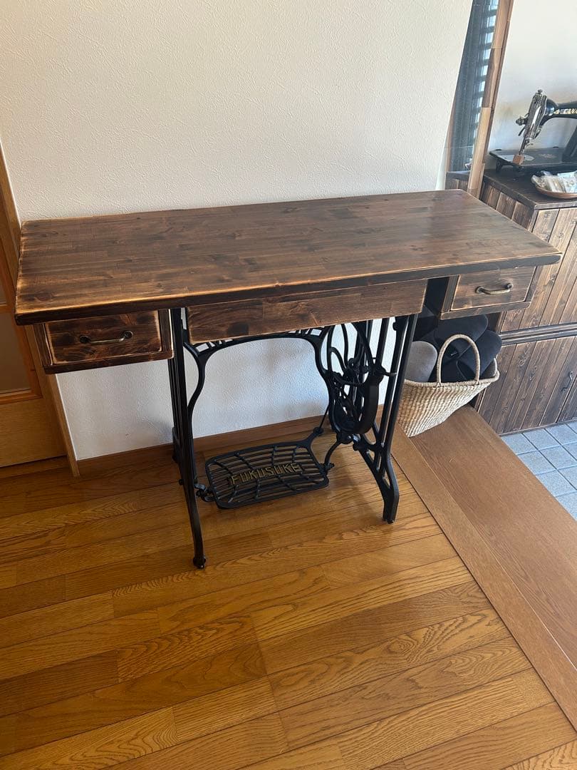 hidamari家具屋　アンティークなミシンテーブル　ドレッサー