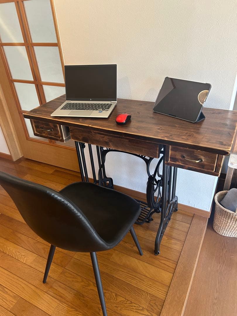 hidamari家具屋　アンティークなミシンテーブル　ドレッサー
