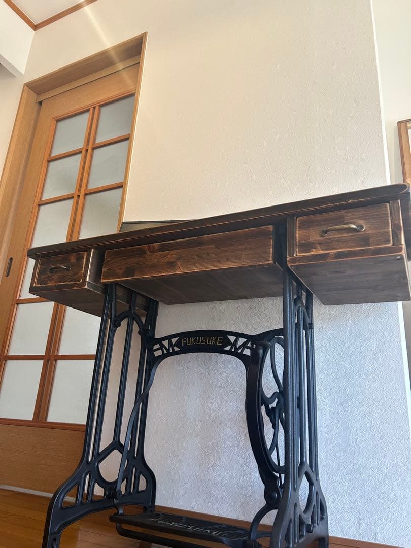 hidamari家具屋　アンティークなミシンテーブル　ドレッサー