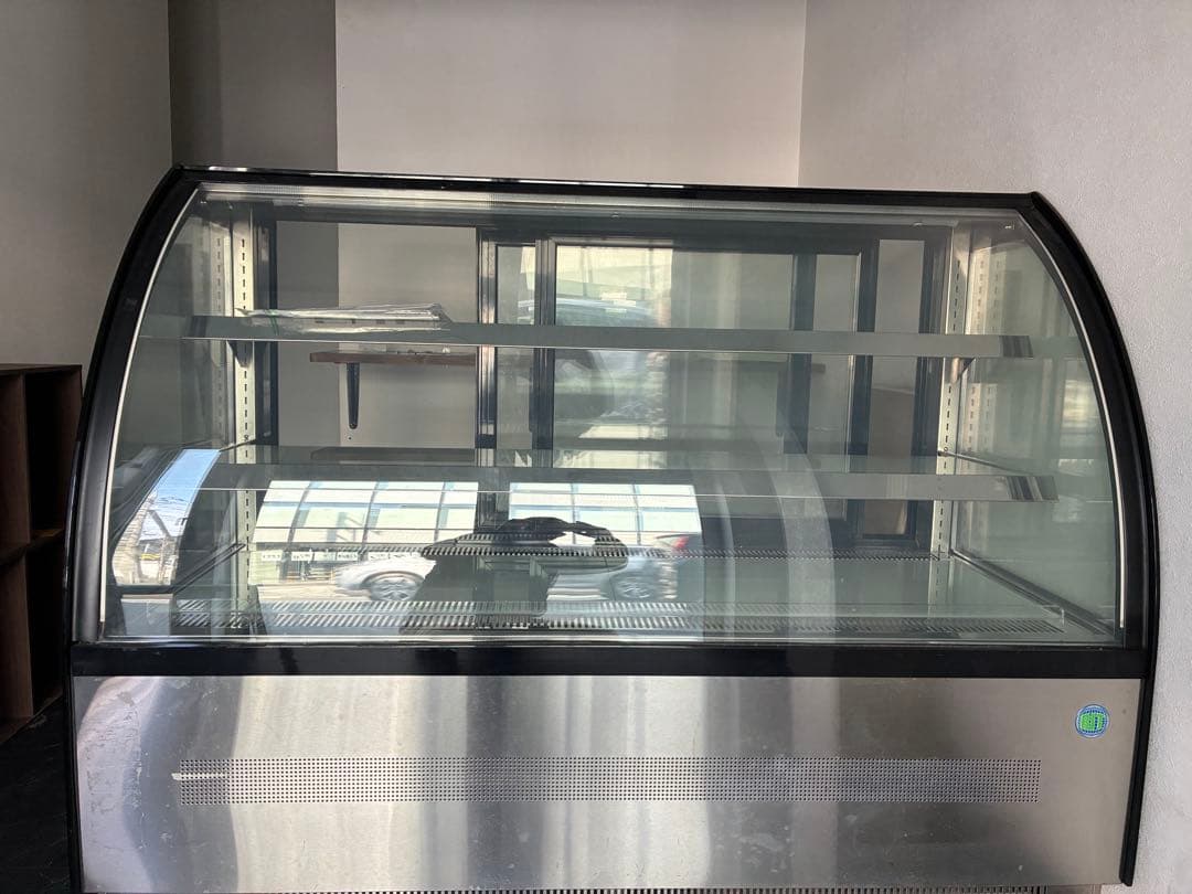 対面型冷蔵ショーケース
