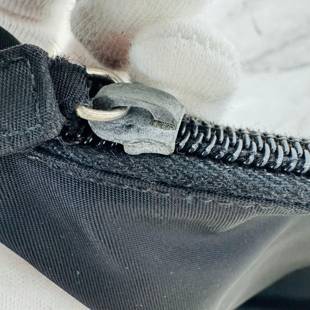 ✨PRADA✨プラダ✨ナイロン✨ブラック✨三角ロゴプレート✨ミニハンドバック✨