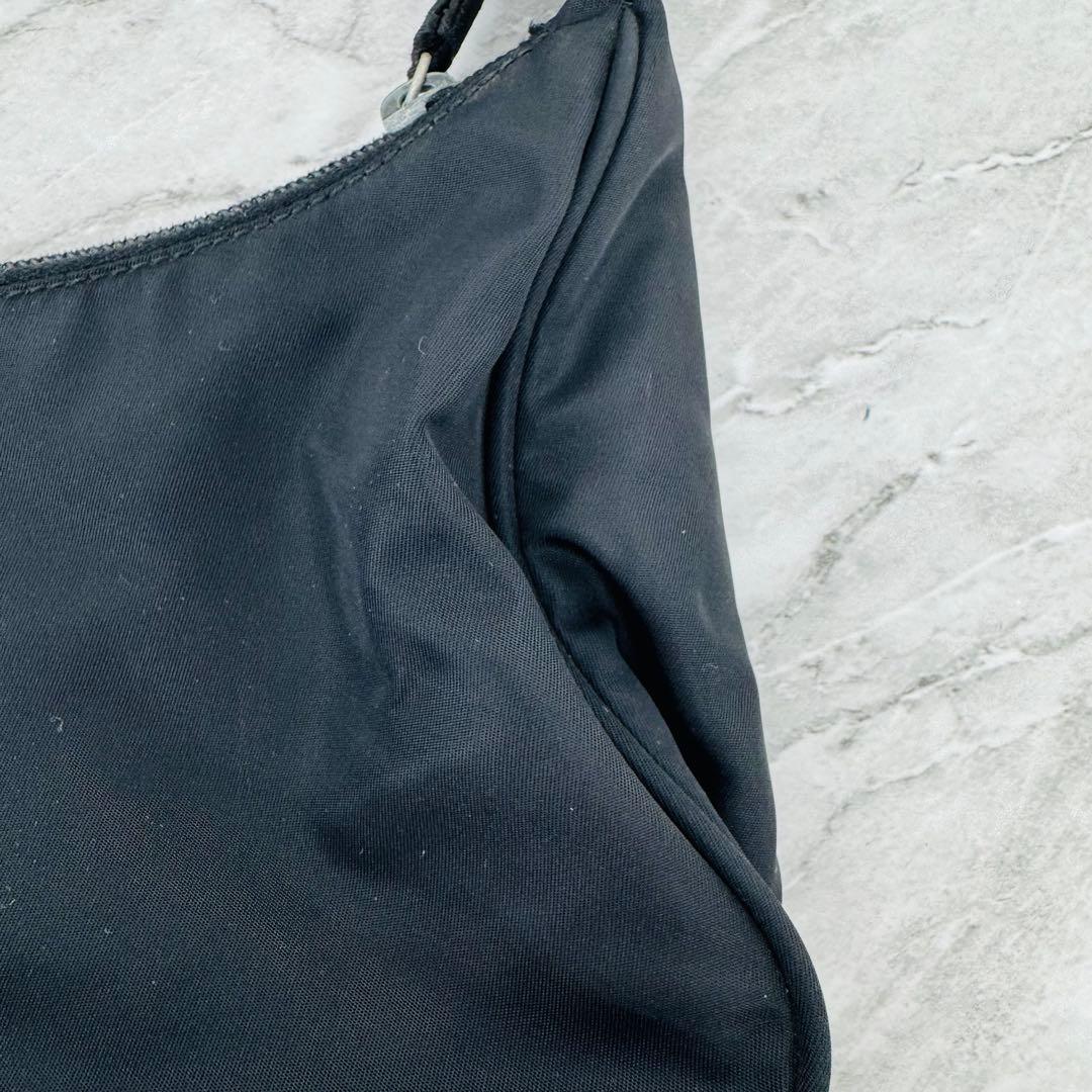 ✨PRADA✨プラダ✨ナイロン✨ブラック✨三角ロゴプレート✨ミニハンドバック✨