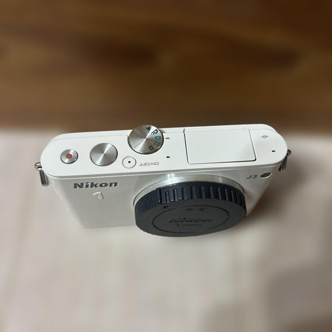 ニコン　1 J3 ボディ　動作良好　nikkor ベージュ