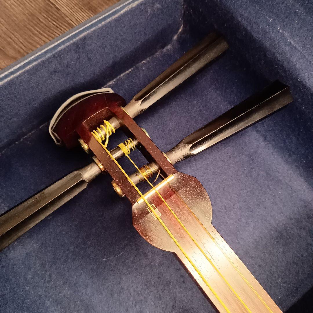 【現状品】三味線 本体 ハードケース付き 和楽器 弦楽器 和風 弦楽器