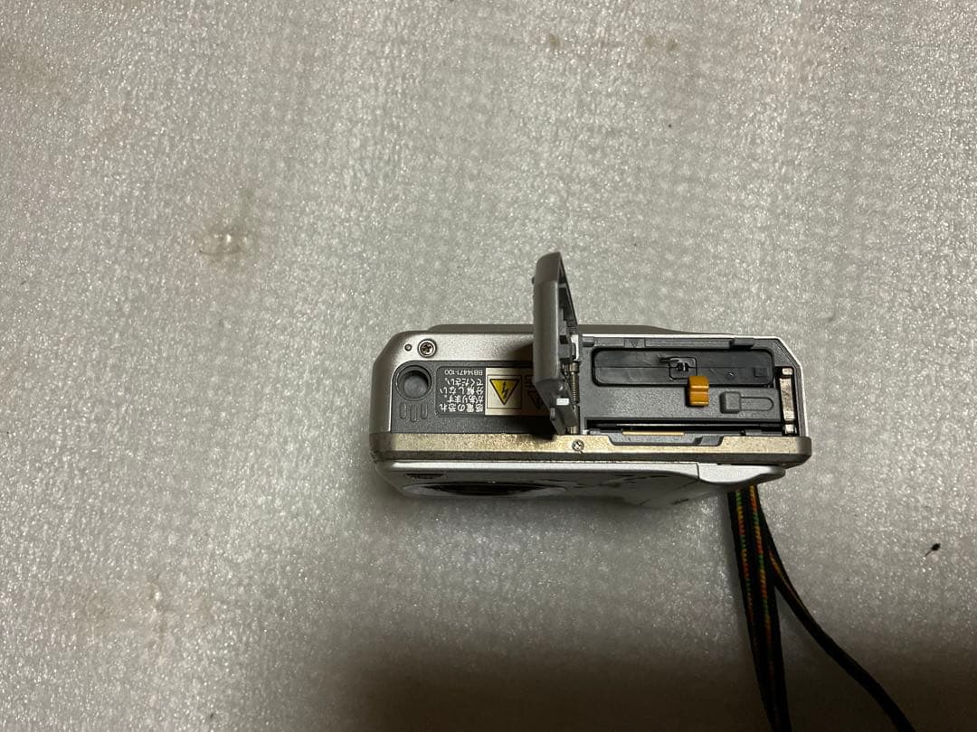 富士フィルム／finepix デジタルカメラF401。【本体のみ　付属品無し】。