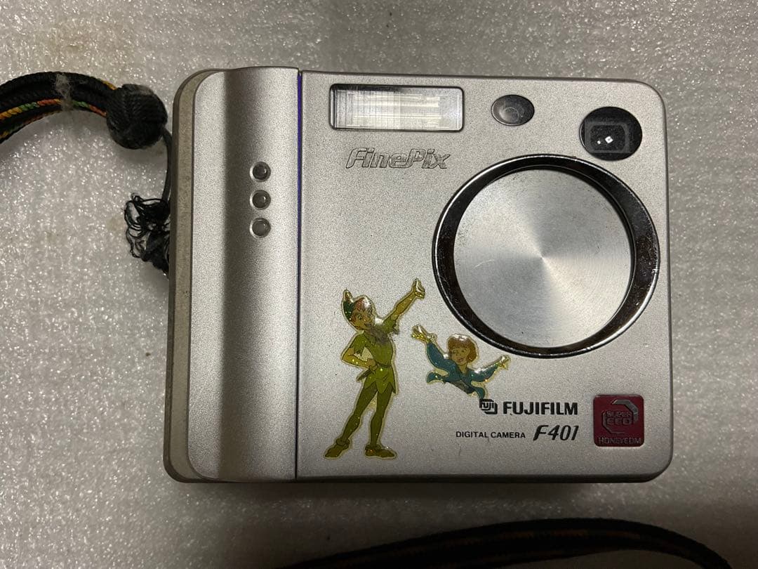 富士フィルム／finepix デジタルカメラF401。【本体のみ　付属品無し】。