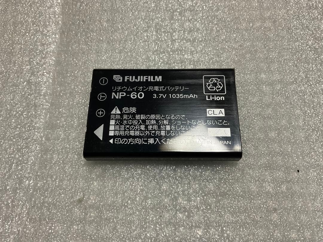 富士フィルム／finepix デジタルカメラF401。【本体のみ　付属品無し】。