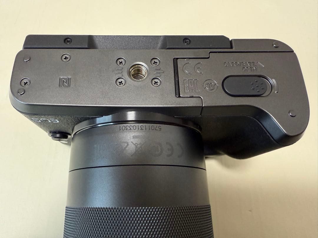 【美品】ミラーレスカメラ CANON EOS M6 レンズキット ブラック