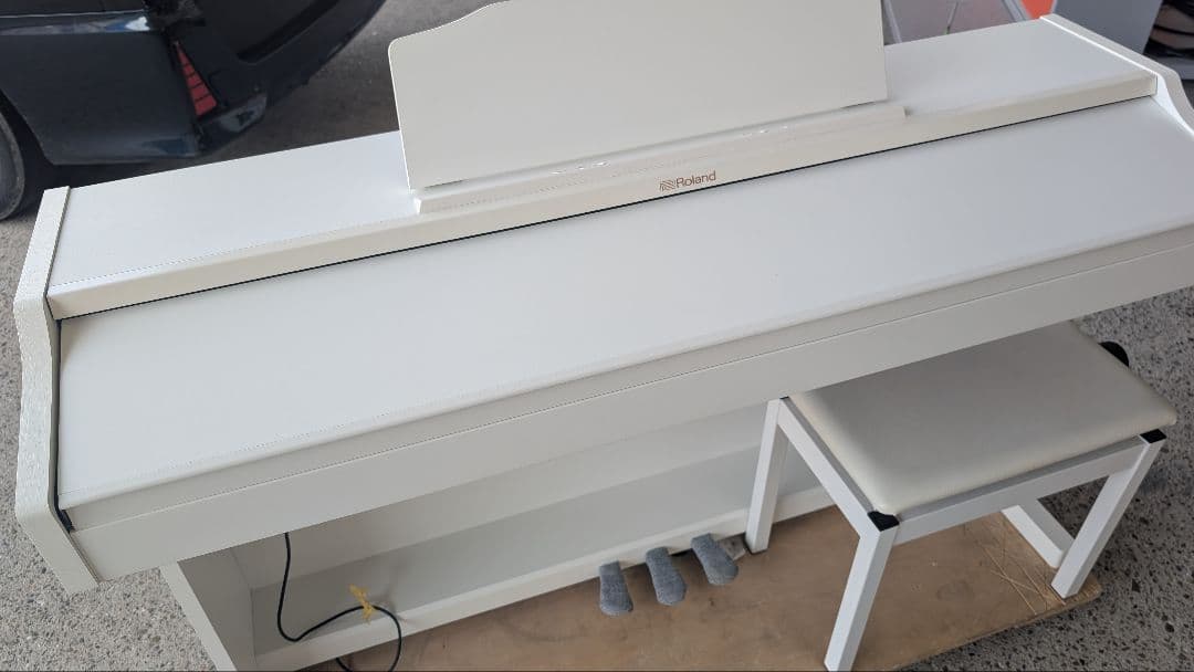 送料込み ROLAND 電子ピアノ RP501 21年購入激可愛い♥ホワイト