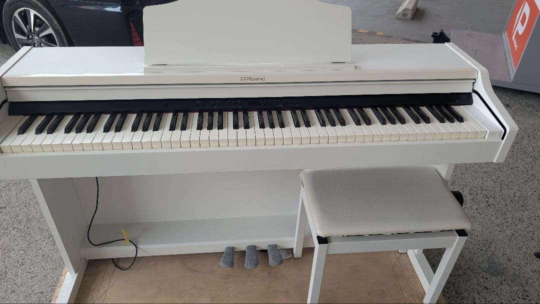 送料込み ROLAND 電子ピアノ RP501 21年購入激可愛い♥ホワイト
