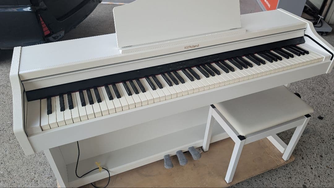 送料込み ROLAND 電子ピアノ RP501 21年購入激可愛い♥ホワイト