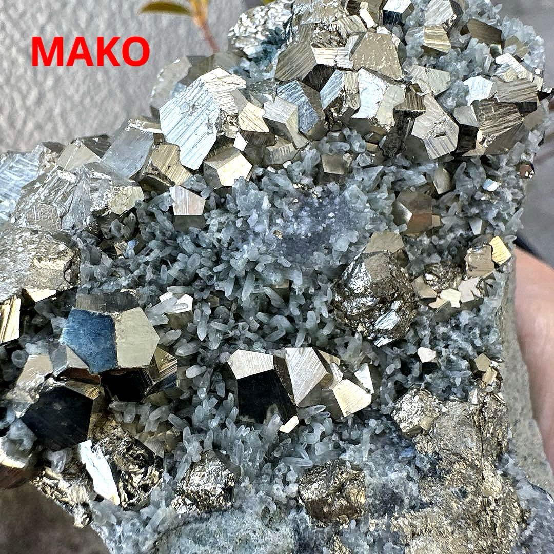 M1923☆パイライト共生水晶クラスター1.4Kg☆尾太鉱山産☆N20845