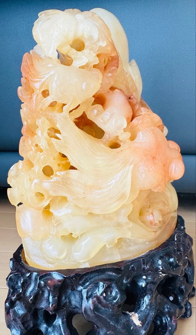 天然石彫刻 魚と水草のデザイン高さ 約3 0cm ×横 約16cm