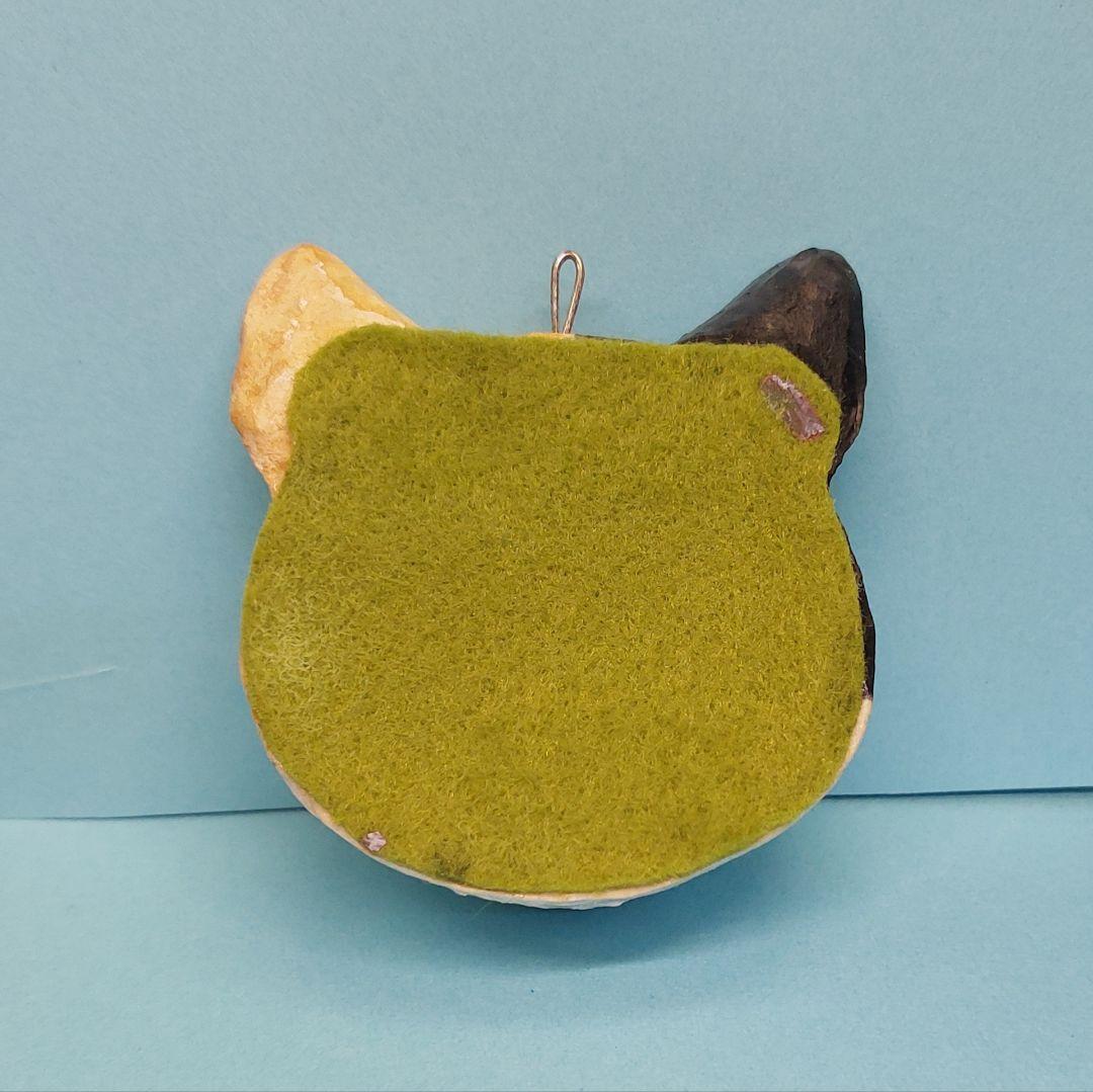 追視ねこ　アート　三毛猫　壁掛け　ペンダントヘッド