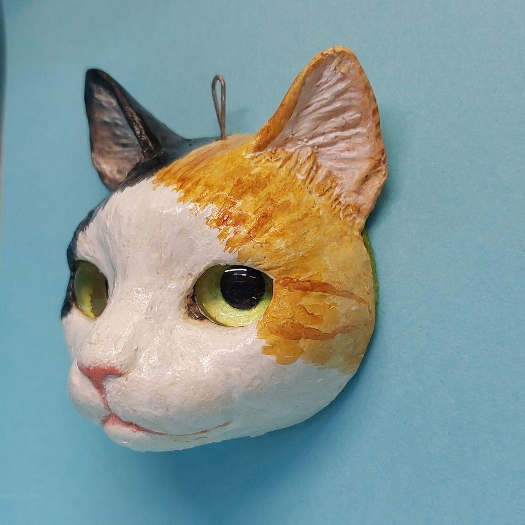 追視ねこ　アート　三毛猫　壁掛け　ペンダントヘッド