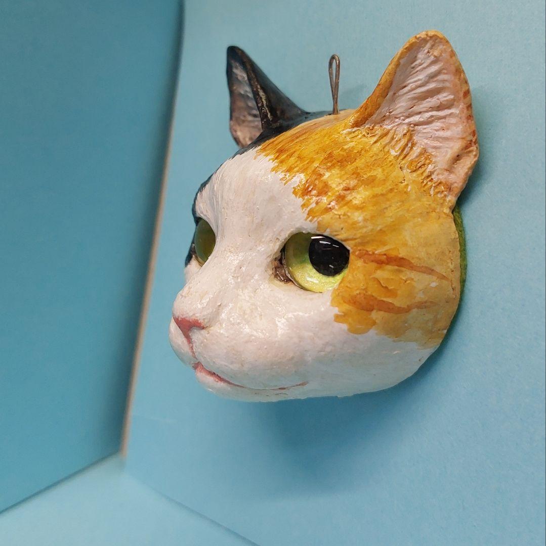 追視ねこ　アート　三毛猫　壁掛け　ペンダントヘッド