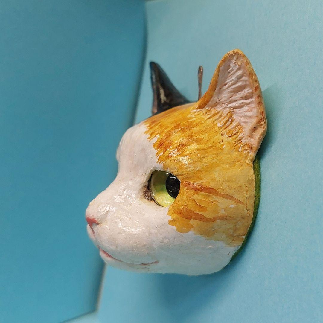 追視ねこ　アート　三毛猫　壁掛け　ペンダントヘッド