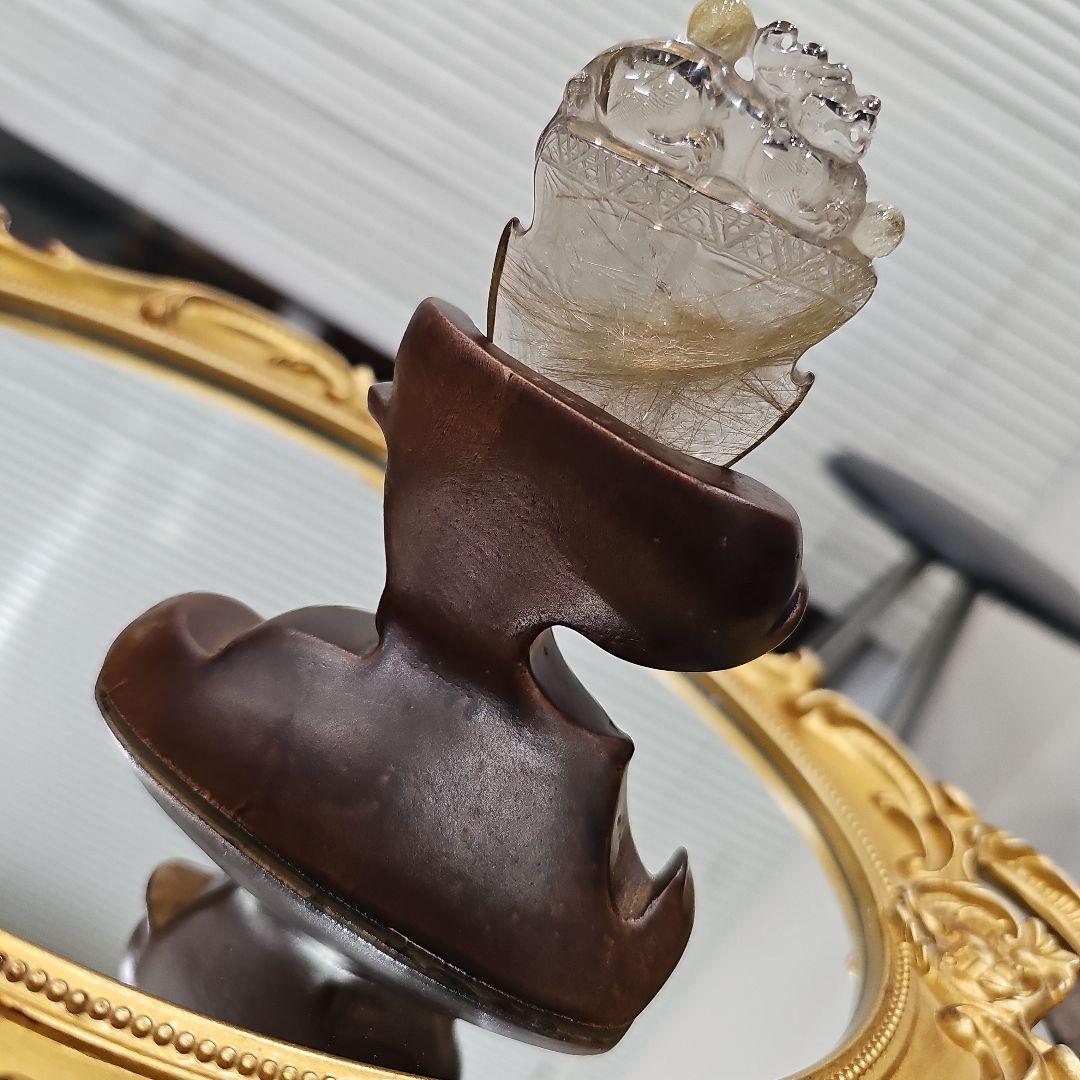 ルチルクォーツ貔貅置物　台座付き