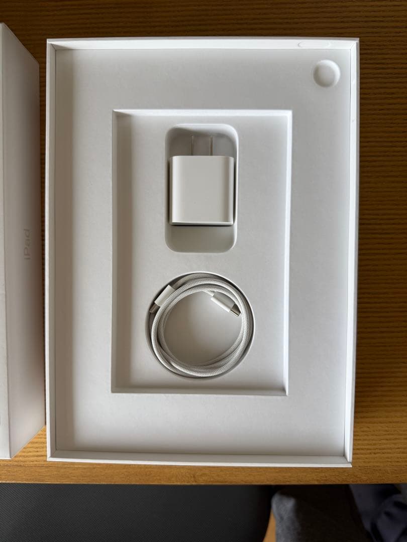 Apple iPad 第10世代 64GB Wi-Fiモデル シルバー 本体