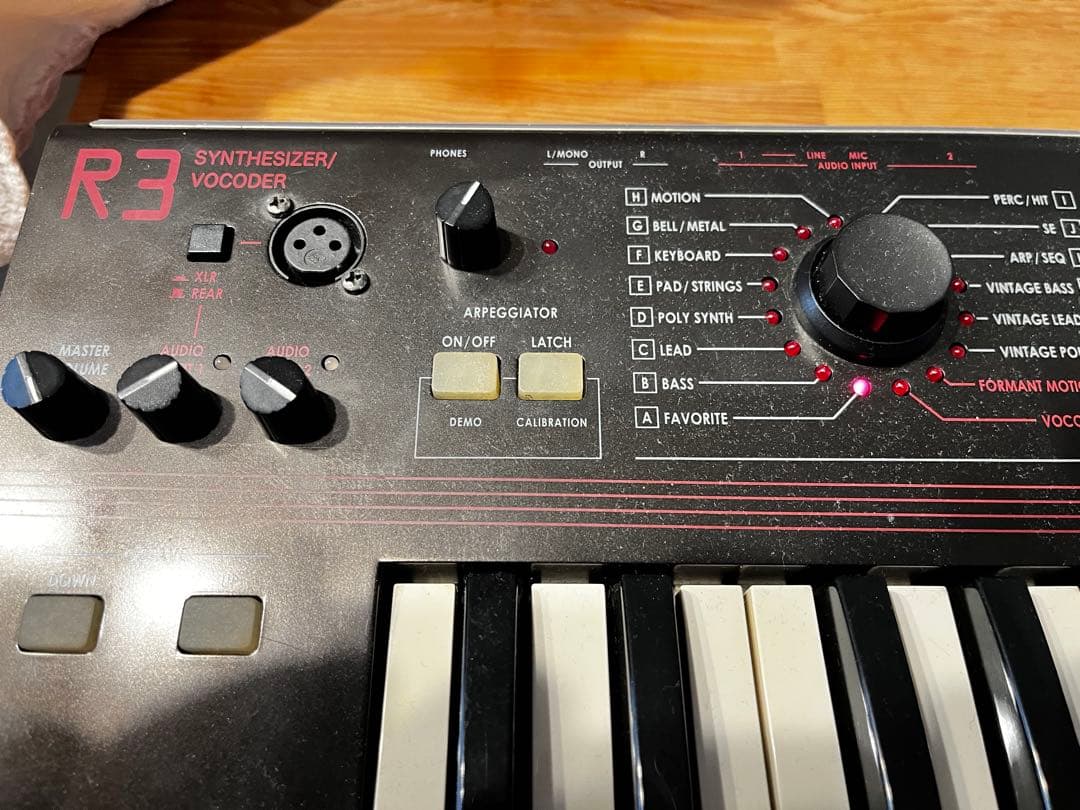 KORG R3 シンセサイザー/ボコーダー(37鍵 )　マイク、ソフトケース付き