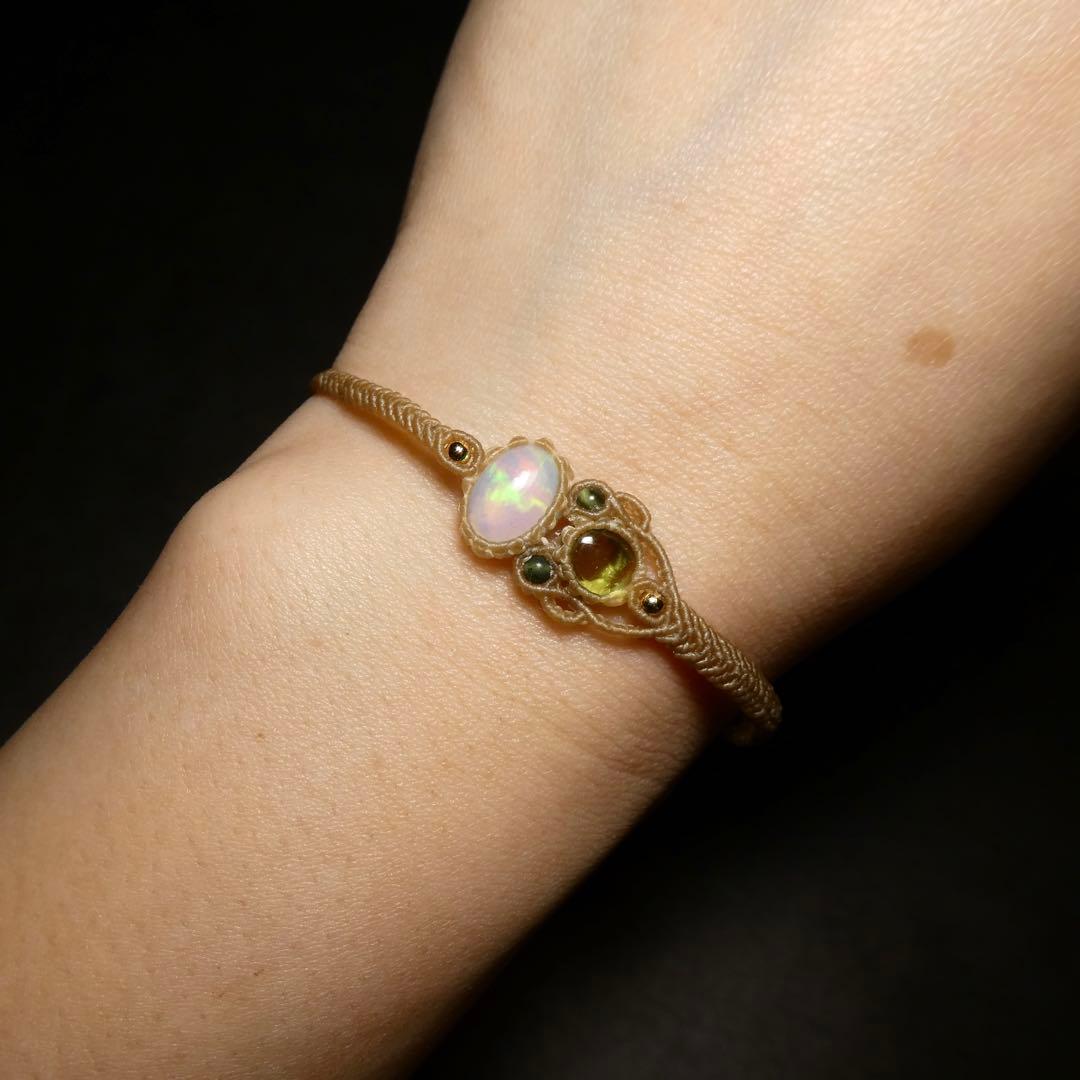 オパール・ペリドットのマクラメブレスレット