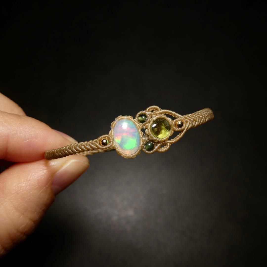 オパール・ペリドットのマクラメブレスレット