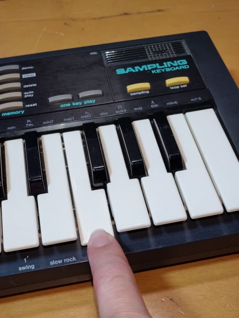 通電確認 CASIO SK-1 サンプリング キーボード　外品ACアダプター付