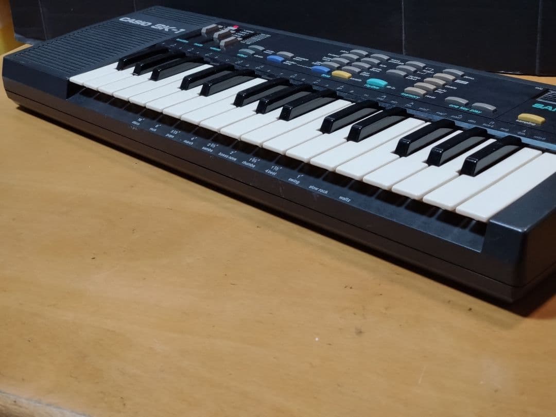 通電確認 CASIO SK-1 サンプリング キーボード　外品ACアダプター付