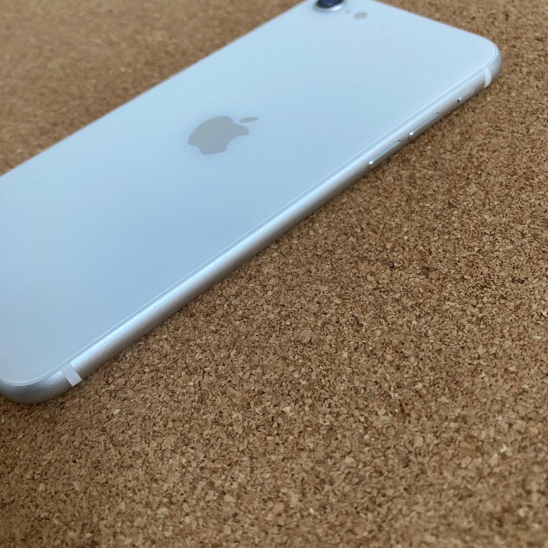 4126【早い者勝ち】美品☆電池新品☆iPhoneSE2 64GB SIMフリー