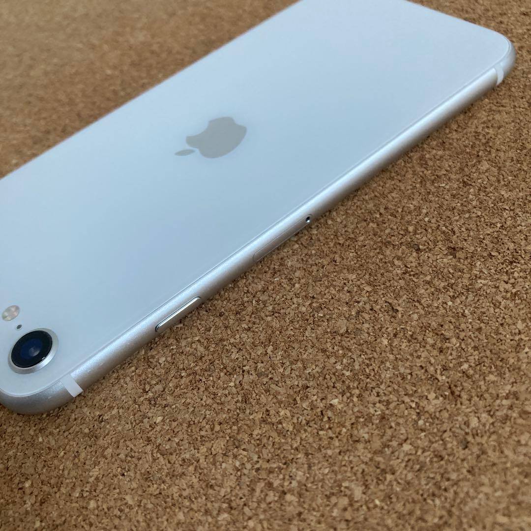 4126【早い者勝ち】美品☆電池新品☆iPhoneSE2 64GB SIMフリー