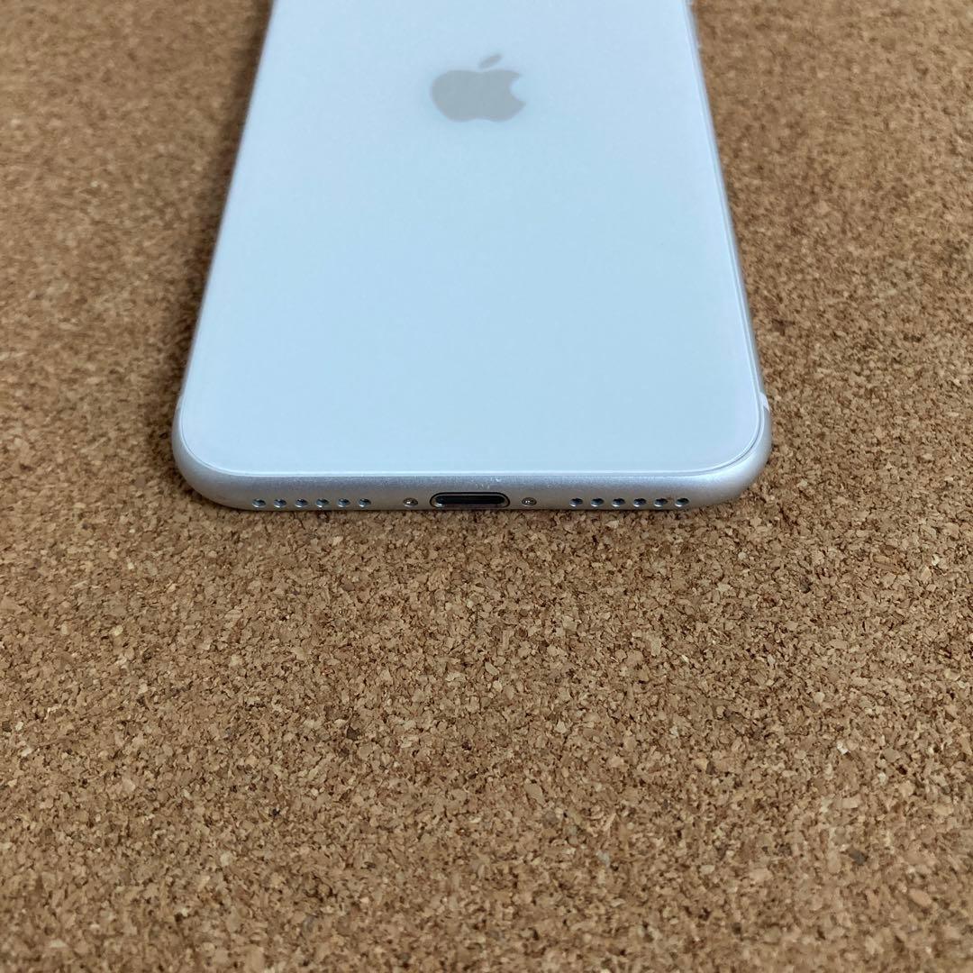 4126【早い者勝ち】美品☆電池新品☆iPhoneSE2 64GB SIMフリー