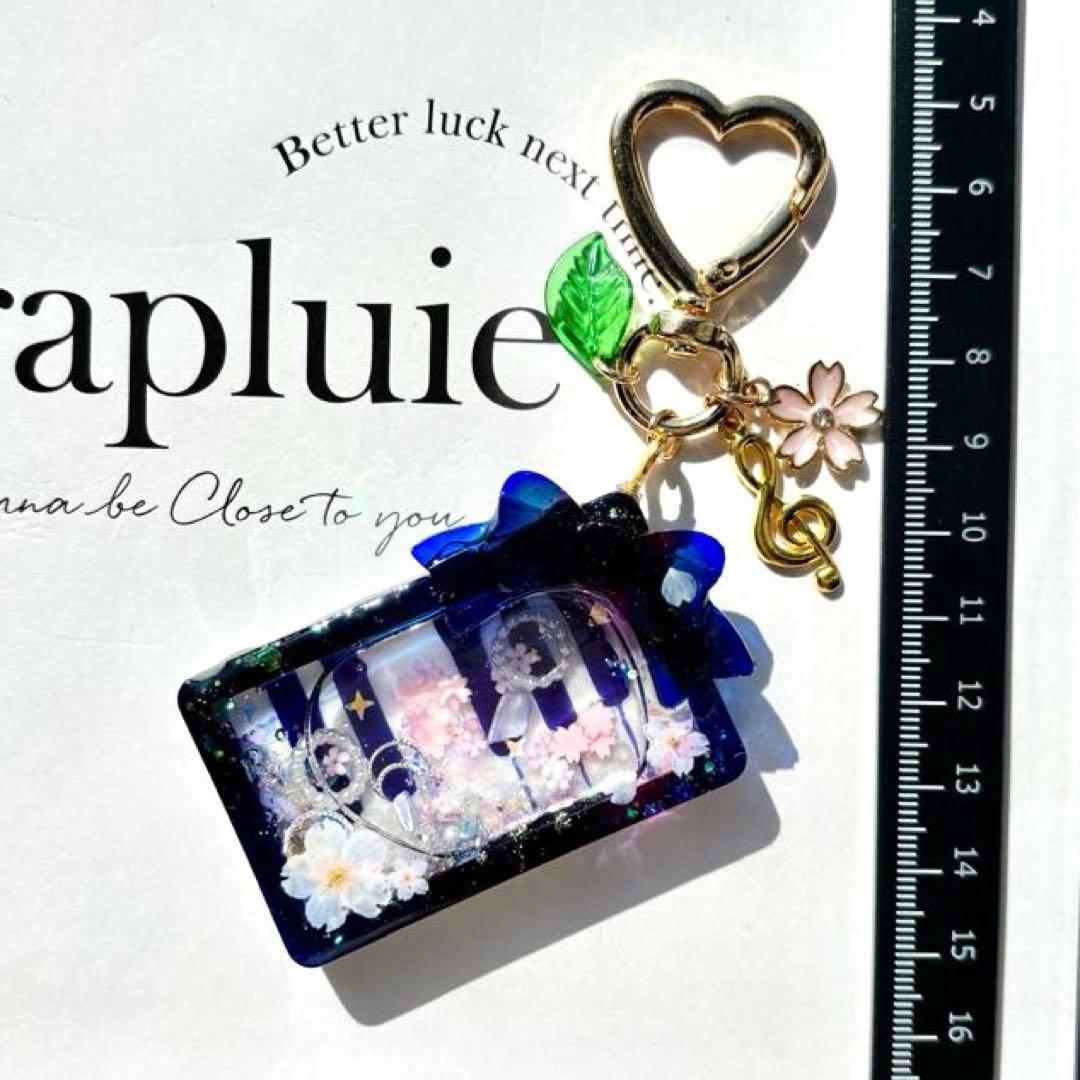 レジンシェイカーキーホルダー　ピアノ　夜桜　ブルーグラデーション