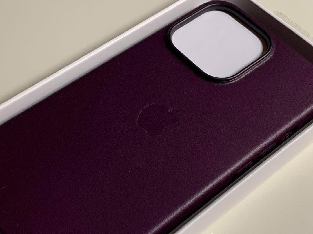 【新品】純正 iPhone 13 Pro レザーケース・ダークチェリー①