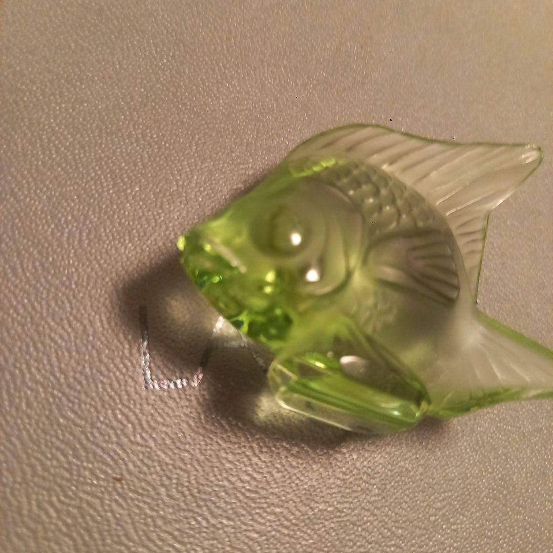 LALIQUE 緑色 ガラス 魚の置物