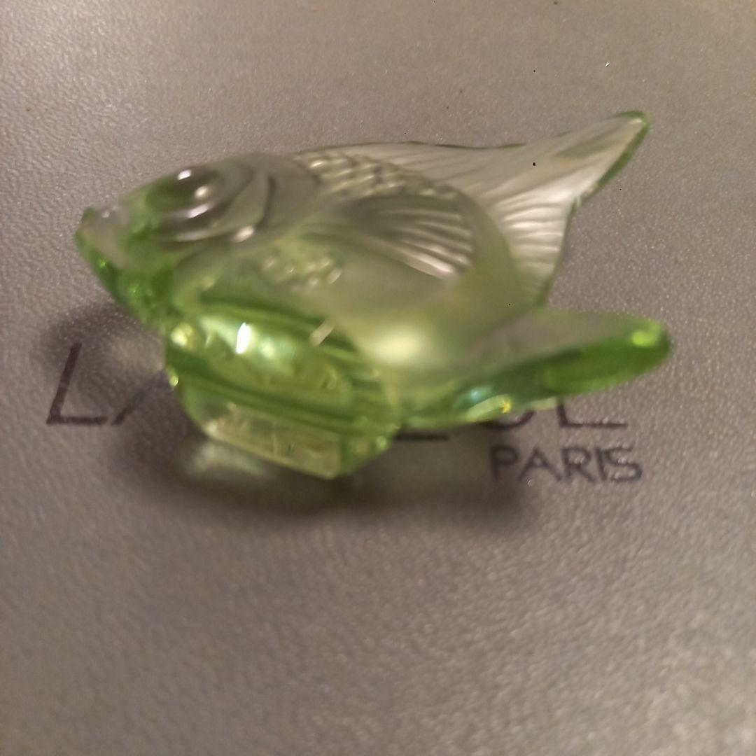 LALIQUE 緑色 ガラス 魚の置物