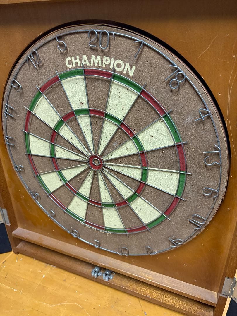 ダーツボード 木製ケース付き CHAMPION ダーツセット インテリア 壁掛け