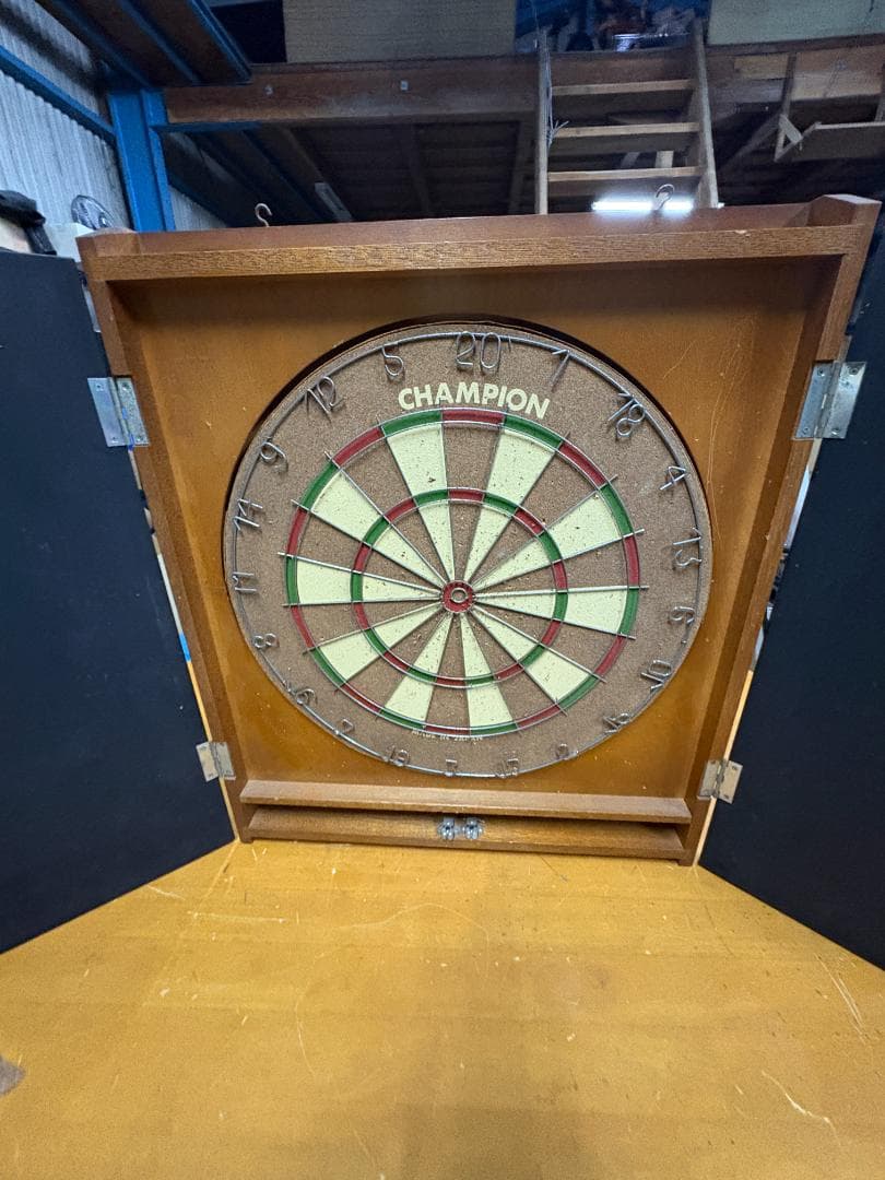 ダーツボード 木製ケース付き CHAMPION ダーツセット インテリア 壁掛け