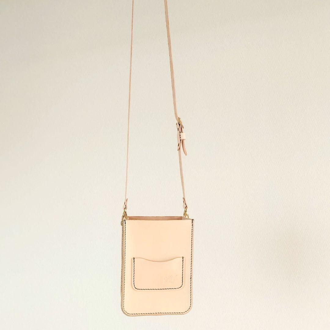 ​【たっぷり入って、パッと取り出せる】育てるヌメ革のボックスショルダー