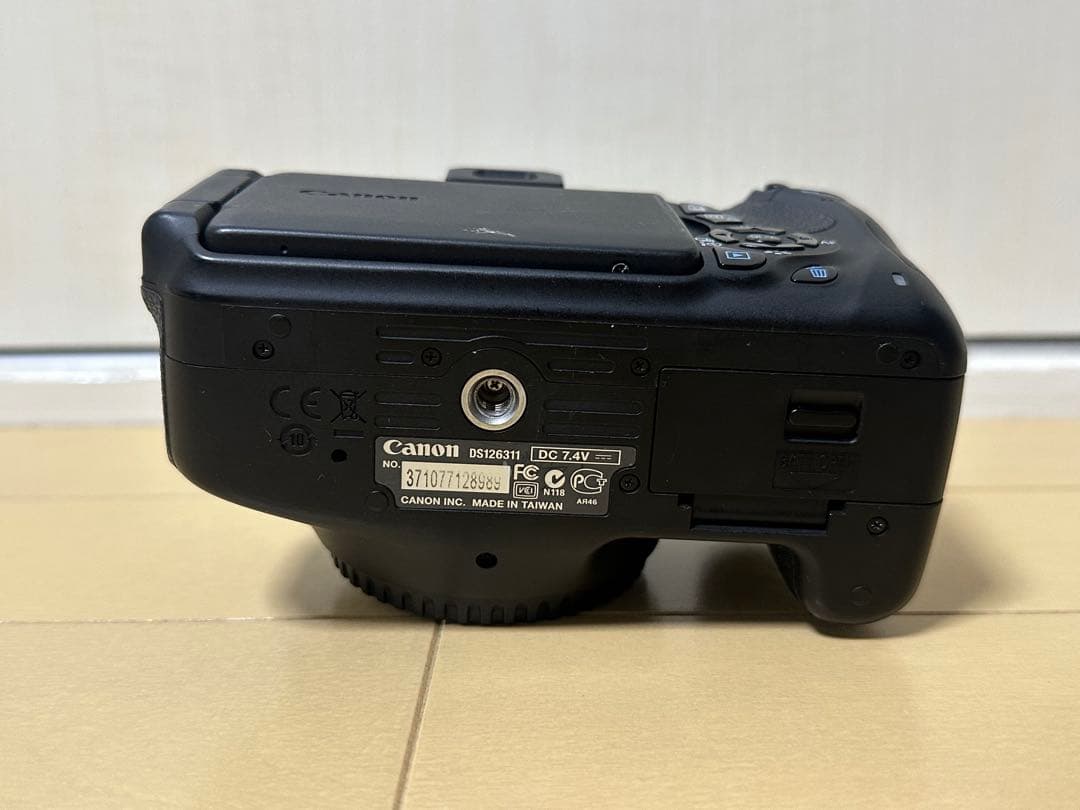 【ジャンク品】Canon EOS Kiss X5 デジタル一眼レフカメラ