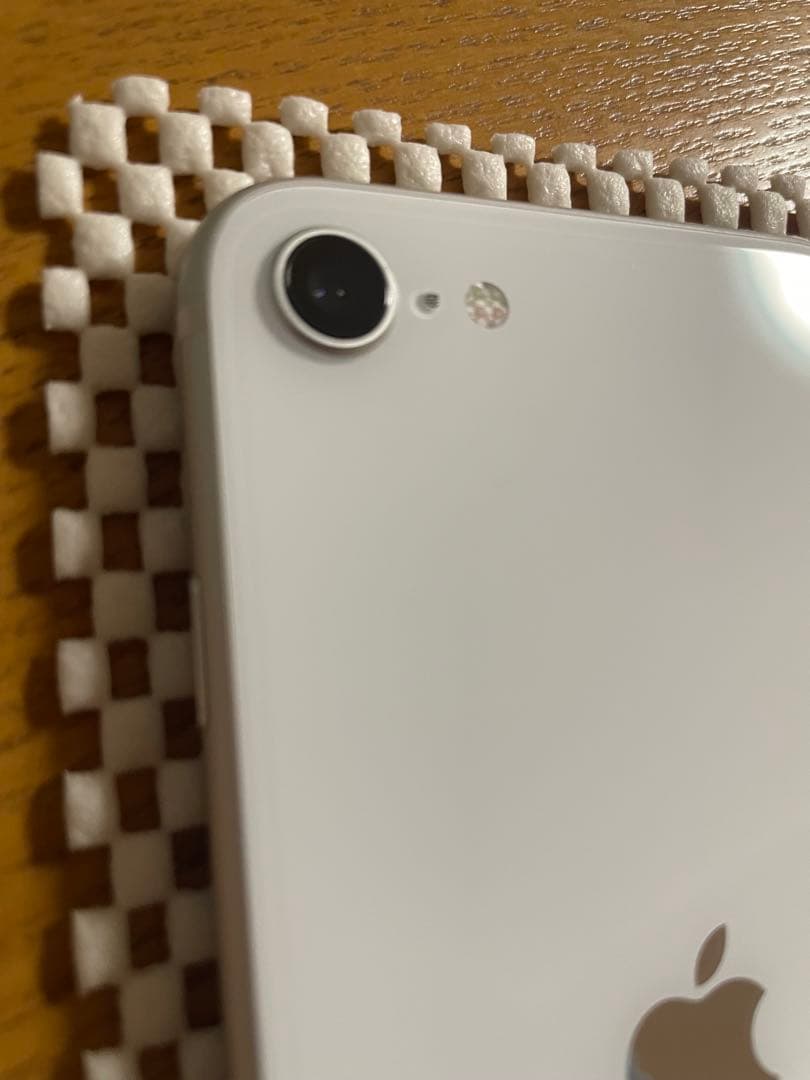 sss☆iPhone SE 第2世代 128GB ホワイト SIMフリー