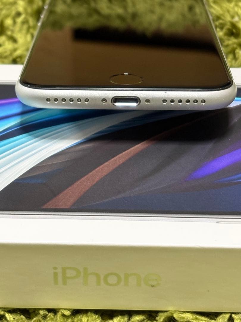 Apple iPhone SE (第2世代) ホワイト 箱付き