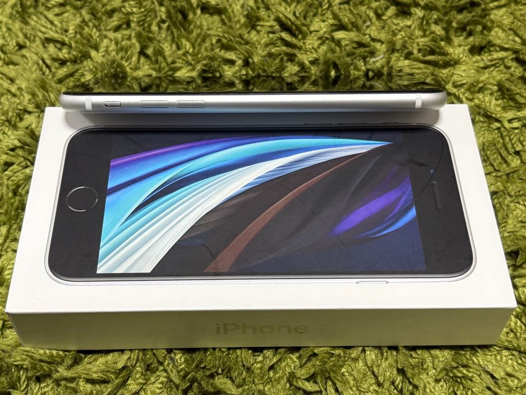 Apple iPhone SE (第2世代) ホワイト 箱付き