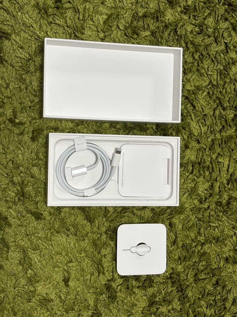 Apple iPhone SE (第2世代) ホワイト 箱付き