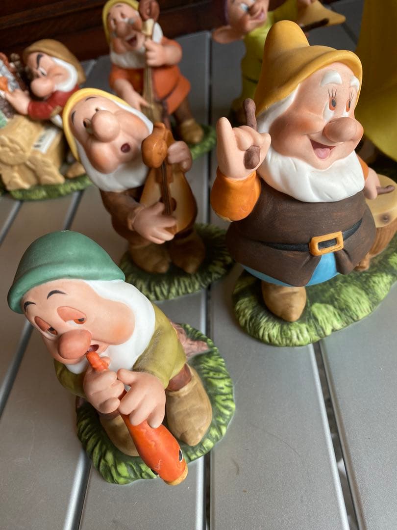 白雪姫と七人の小人　フィギュア　陶器　置物　ガーデンオーナメント　ディズニー