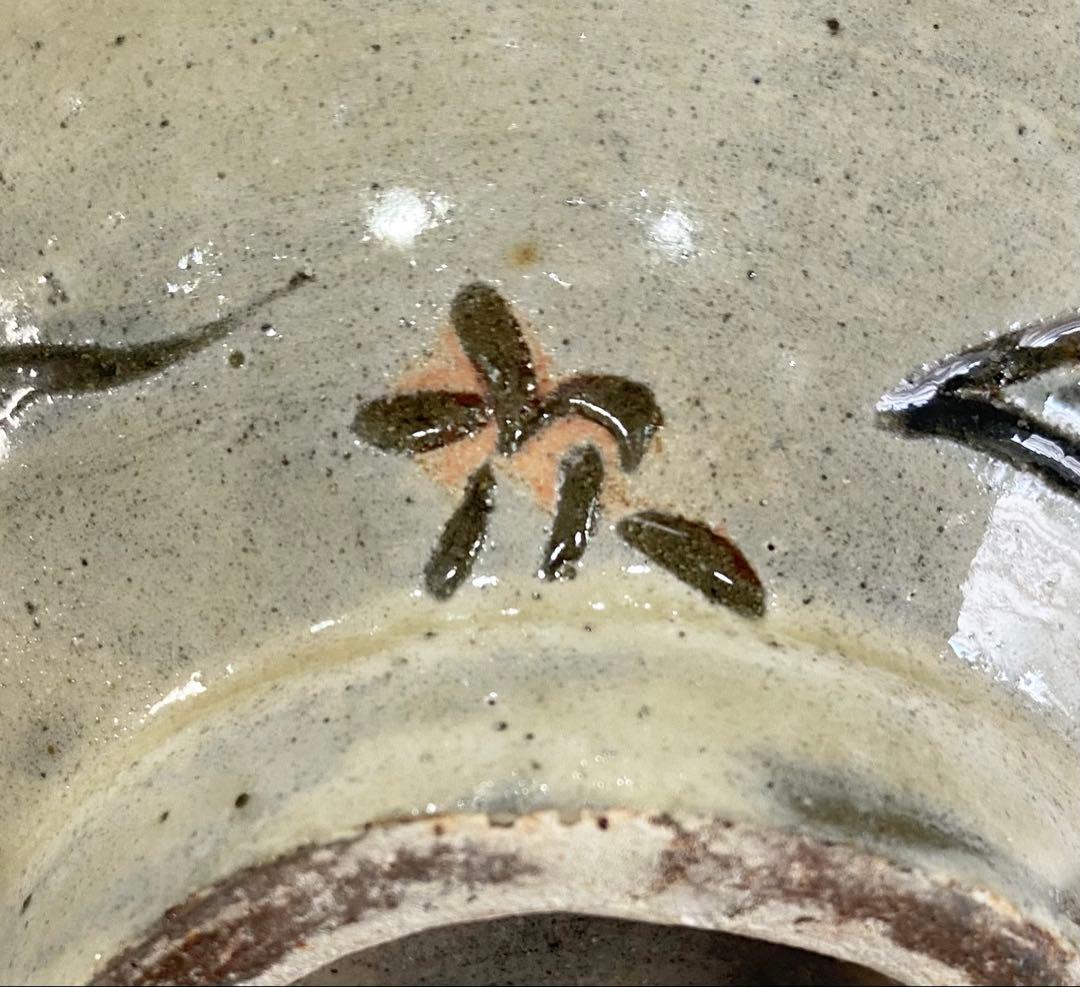 沖縄　壺屋　人間国宝　金城次郎のレトロな　“魚文茶碗“