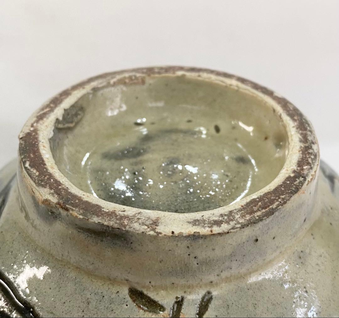 沖縄　壺屋　人間国宝　金城次郎のレトロな　“魚文茶碗“