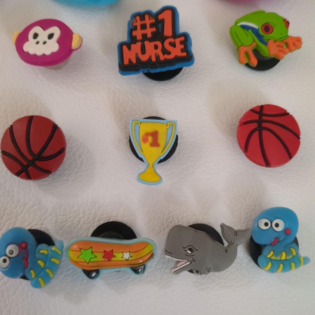 お祭りグッズ／ディズニークロックス用チャームセット 約６６個キーホルダー