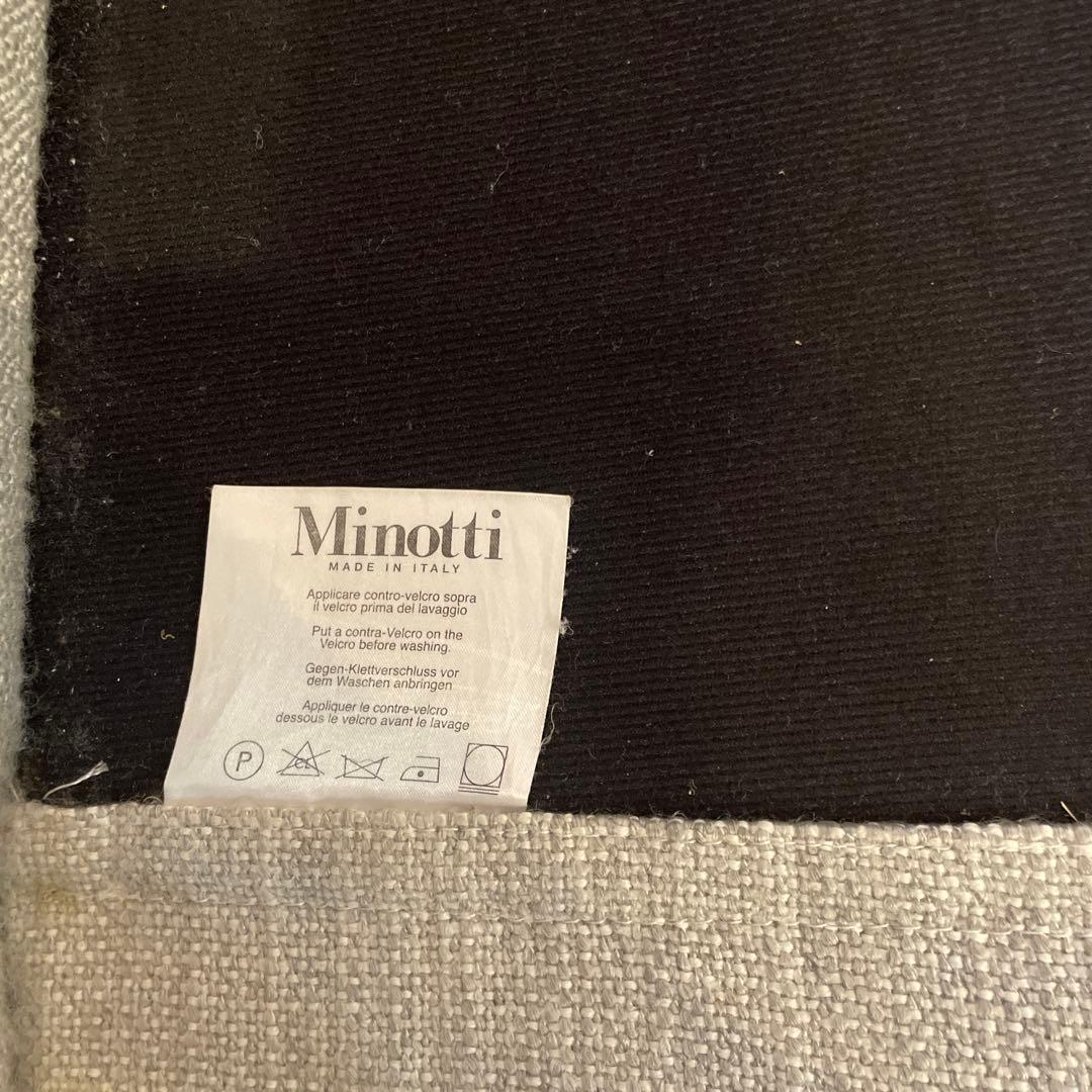 minotti グレーの3人掛けソファ