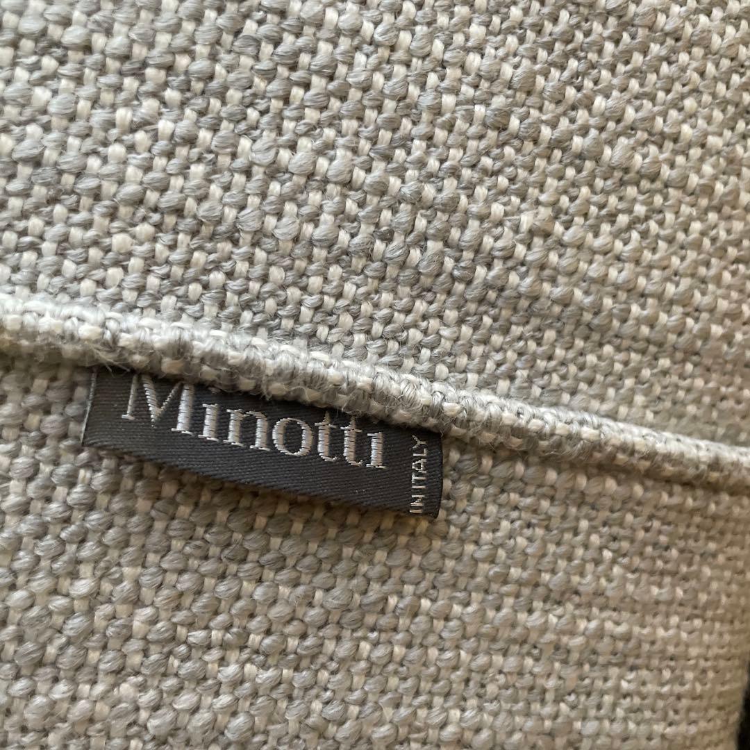 minotti グレーの3人掛けソファ