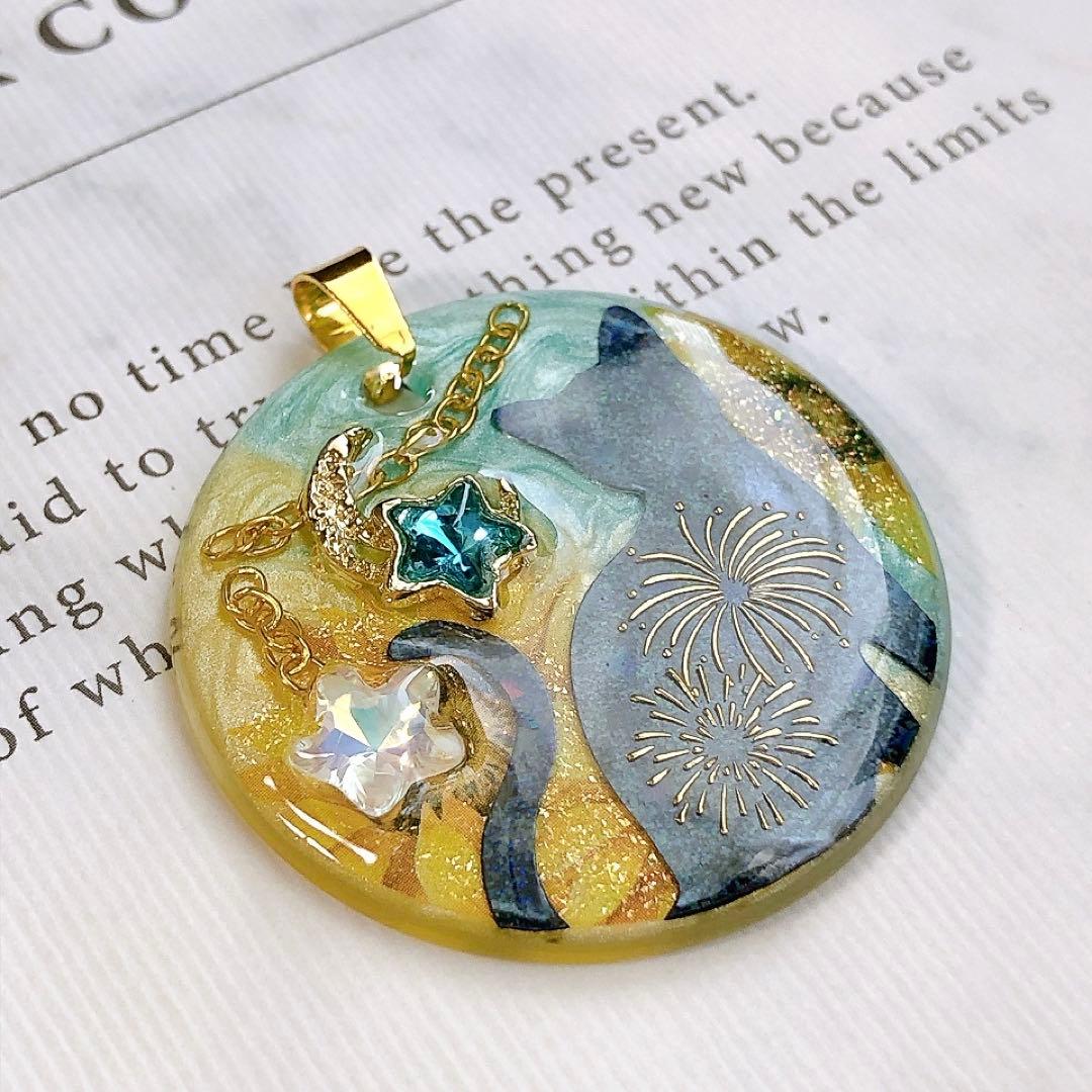 ⭐️ワン⭐️No.1748 レジン ペンダントトップ 猫 ねこ ネコ ♡